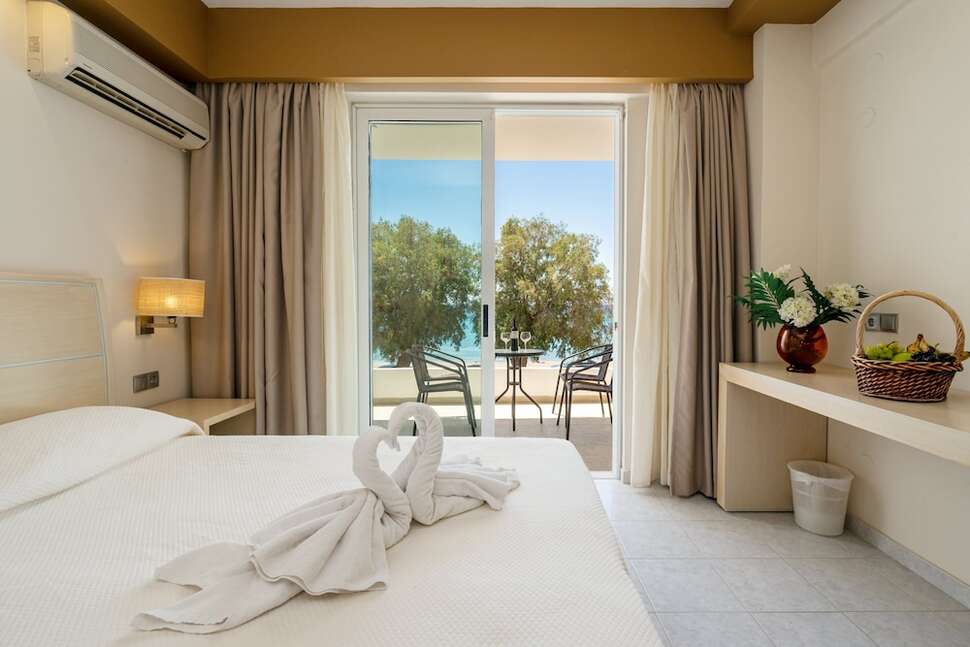Een foto van Kamari Plus Hotel