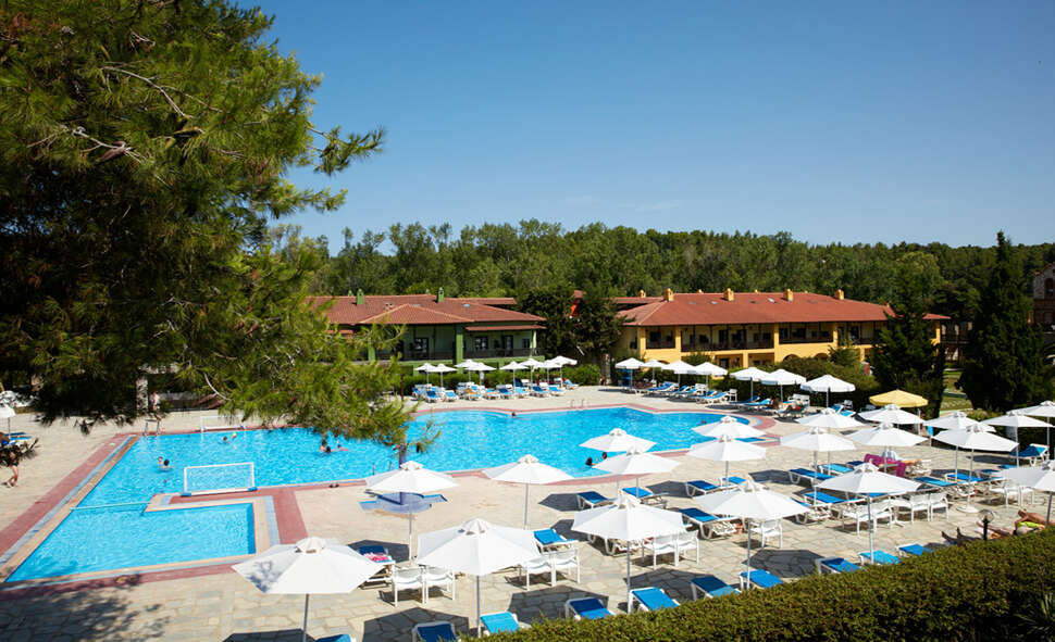 Een foto van het zwembad bij Simantro Resort