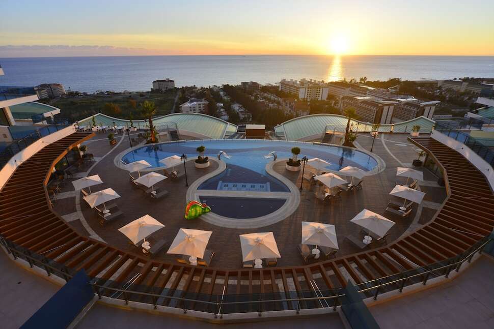 Ein Foto vom Pool im Elite Luxury Suite & Spa