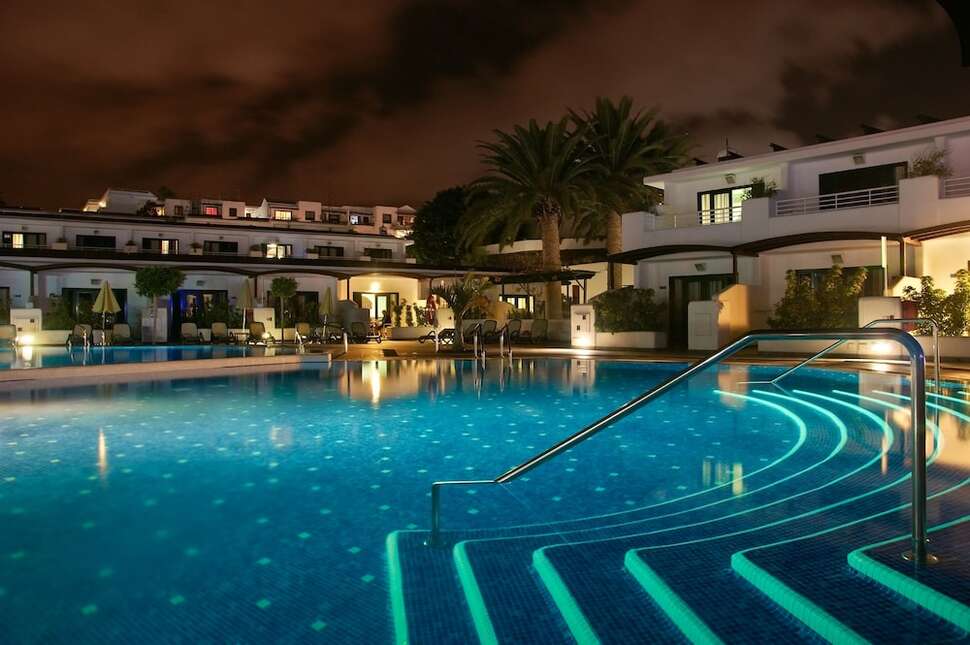 Een foto van het zwembad bij Relaxia Lanzaplaya Appartementen