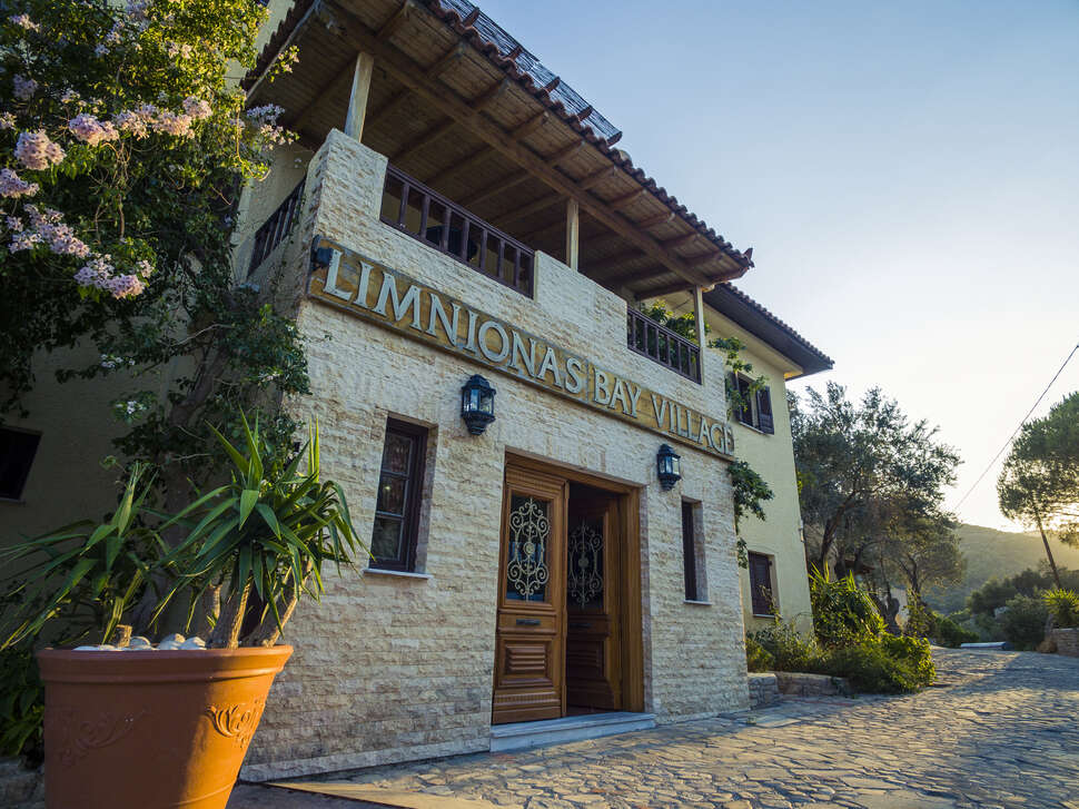 Een foto van Limnionas Bay Village