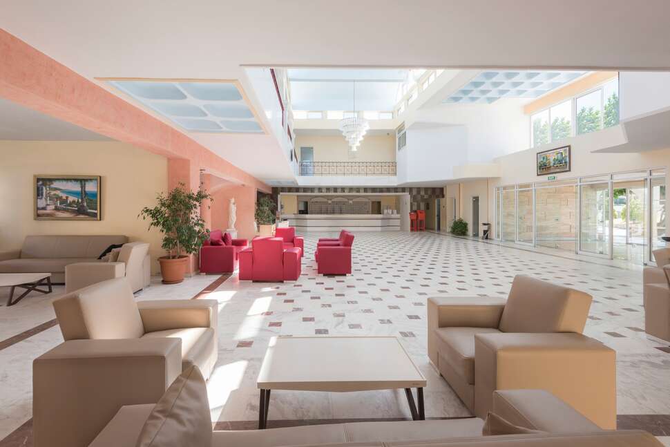 Een foto van het interieur van Euro Village Achilleas Hotel