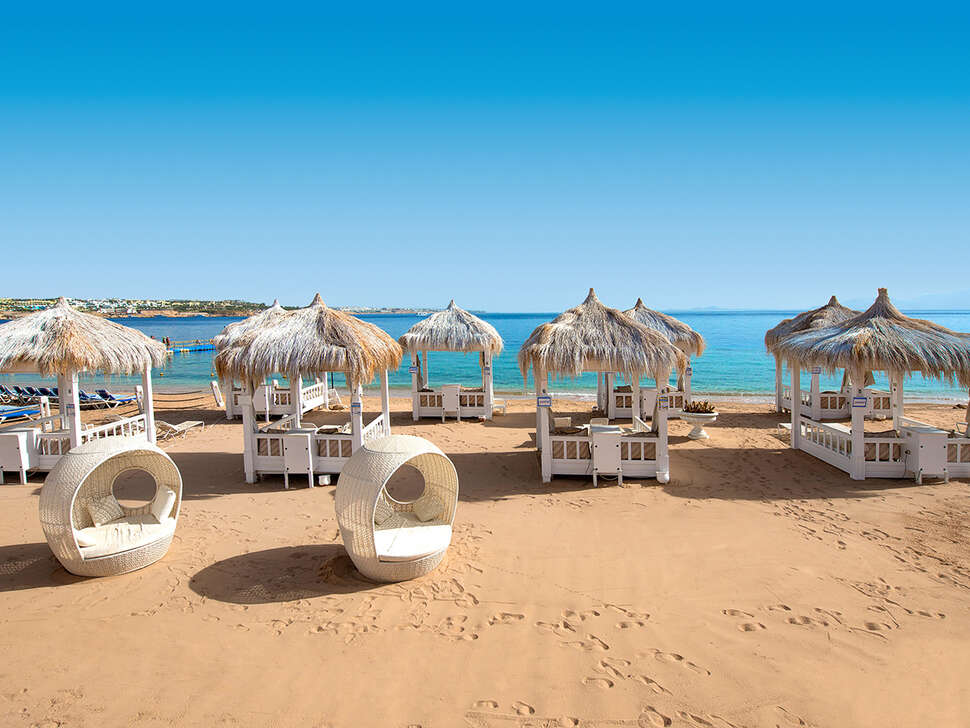 Een foto van het strand bij Sunrise Arabian Beach Resort