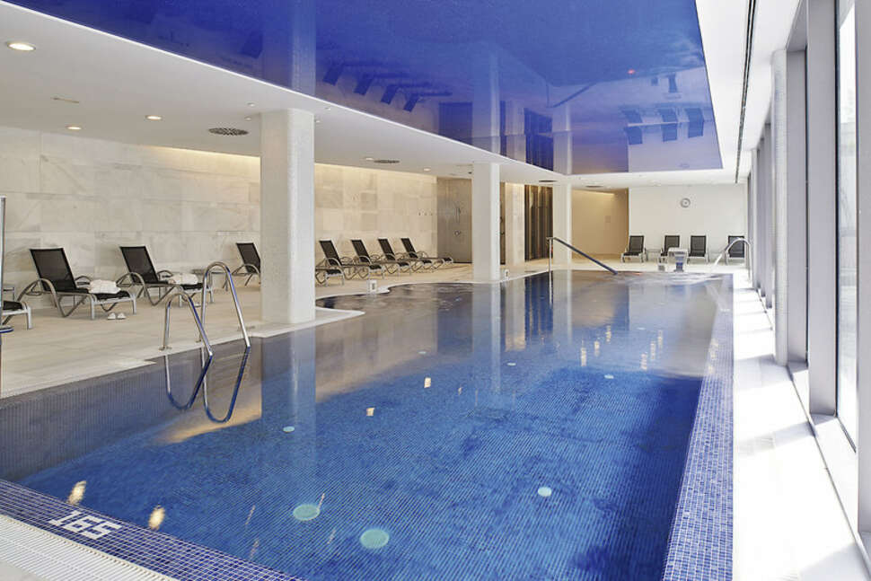 Een foto van het zwembad bij Hipotels Gran Conil & Spa