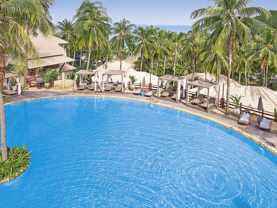 Een foto van het zwembad bij Cape Panwa Hotel