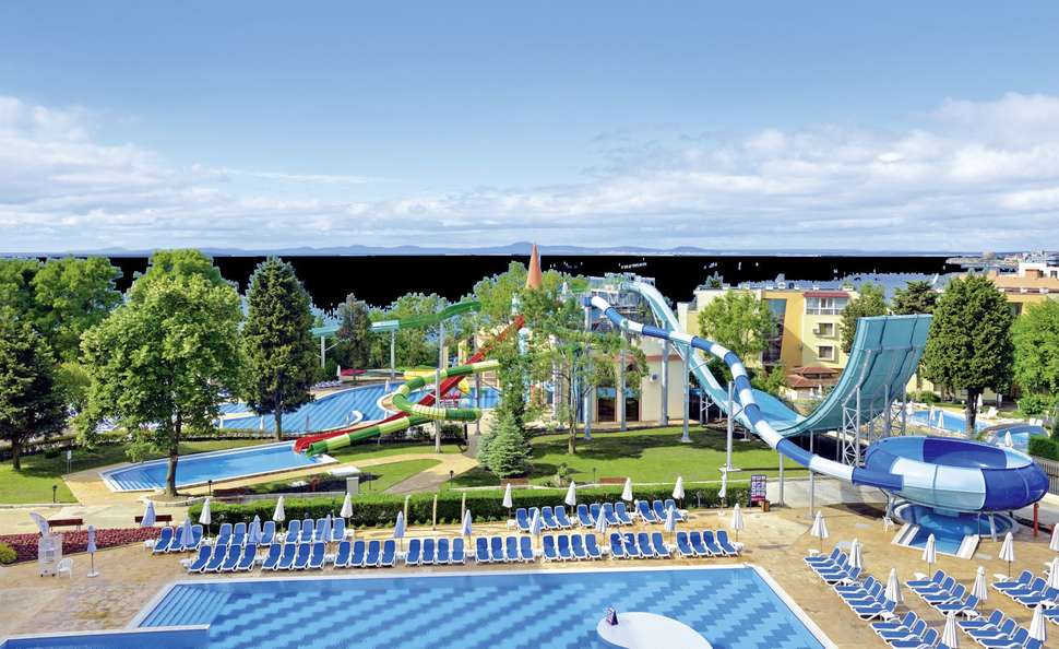Een foto van het zwembad bij Sol Nessebar Bay & Mare Resort