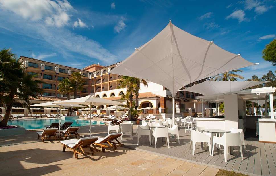 Een foto van het terras bij TUI Blue Isla Cristina Palace