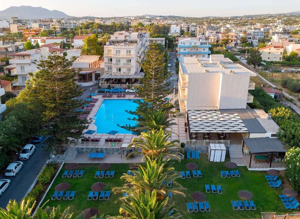 Een foto van het zwembad bij Hotel Marilena