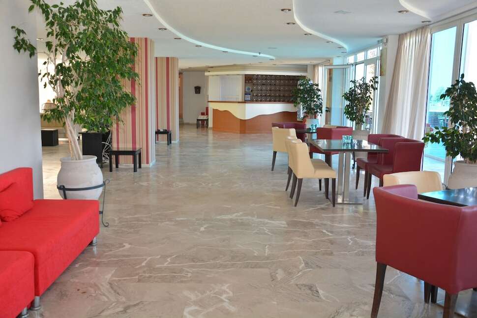 Ein Foto vom Innenbereich im Costa Angela Seaside Resort