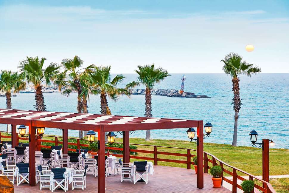 Een foto van het terras bij All Senses Nautica Blue Exclusive Resort