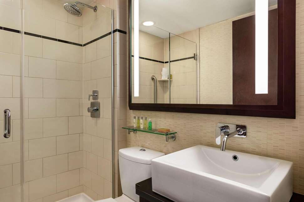 Ein Foto DoubleTree by Hilton New York Downtown