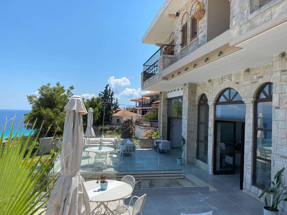Een foto van het terras bij Rigas Boutique Hotel