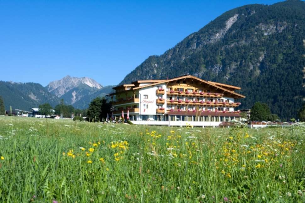 Een foto van de buitenkant van Hotel Bergland & Obertuschenhof