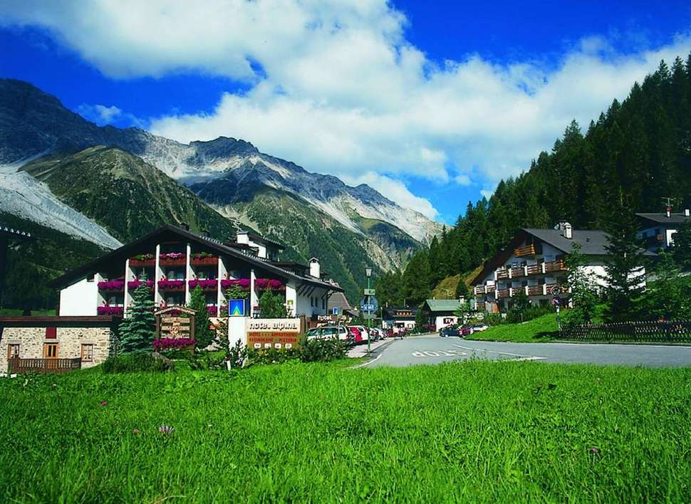 Een foto van een overzicht van Alpina Mountain Resort