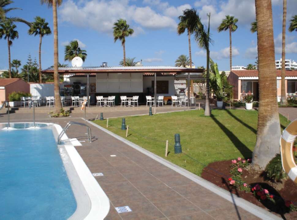 Een foto van het zwembad bij Bungalows Los Girasoles