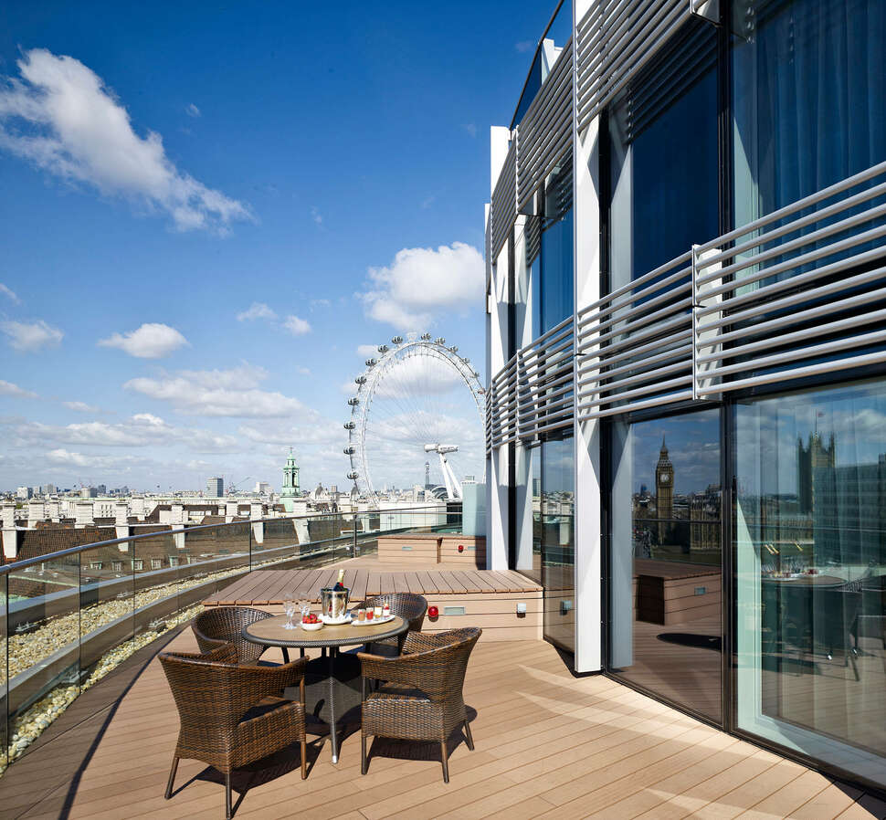 Een foto van het terras bij Park Plaza Westminster Bridge