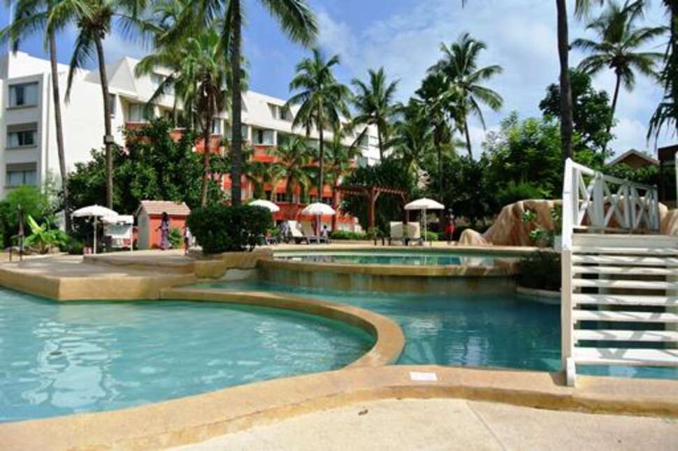 Een foto van het zwembad bij Hotel Palm Beach