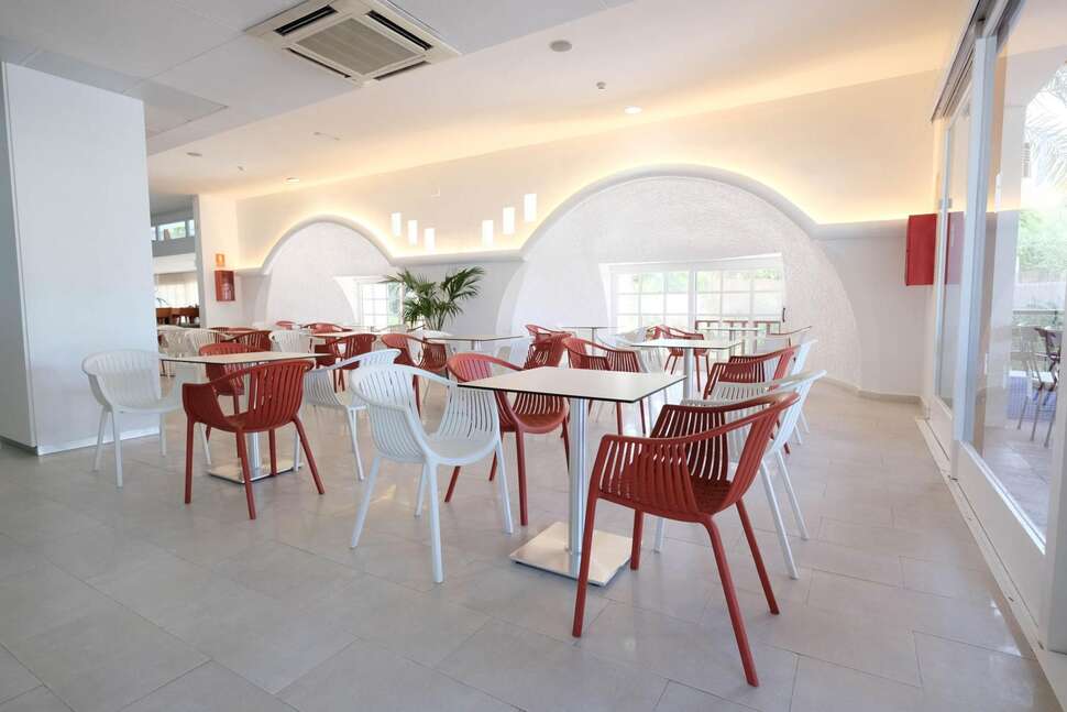 Een foto van de faciliteiten bij azuLine Hotel Bergantin