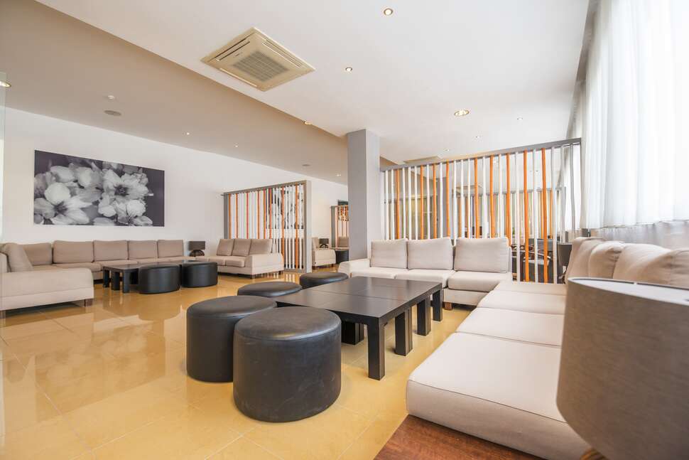 Een foto van het interieur van Suneo Caribe