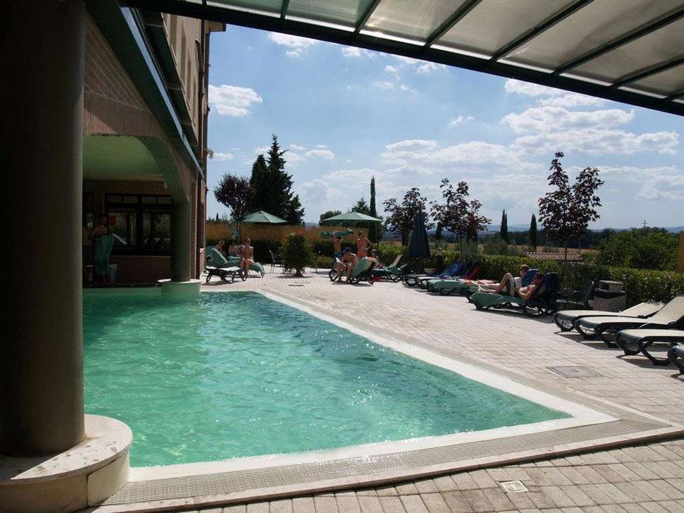 Ein Foto vom Pool im Precise House Montaperti Siena
