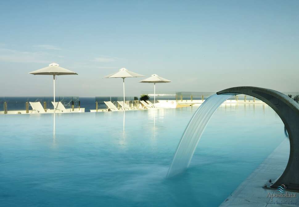 Een foto van het zwembad bij Apostolata Island Resort & Spa