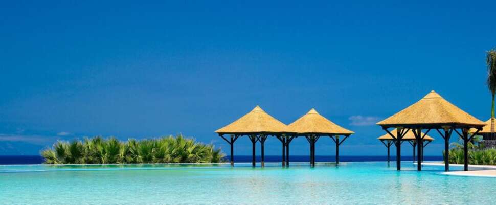 Een foto van het zwembad bij Gran Melia Palacio de Isora