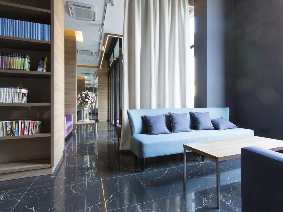 Een foto van het interieur van 88 Rooms Hotel