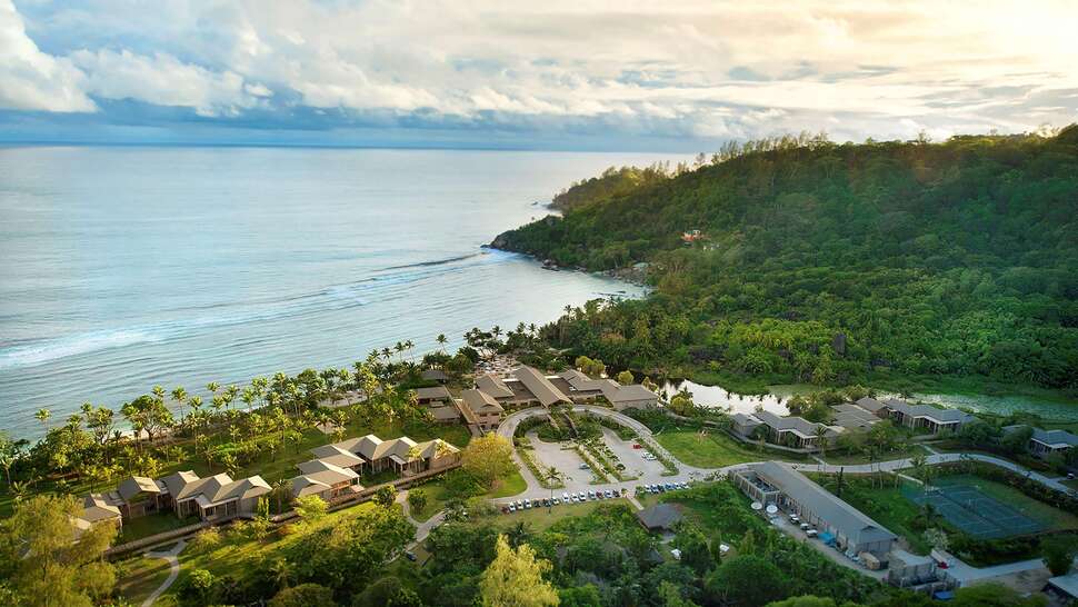 Een foto van de buitenkant van Kempinski Seychelles Resort