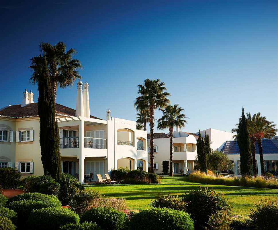 Een foto van de buitenkant van Vale D'Oliveiras Quinta Resort & Spa