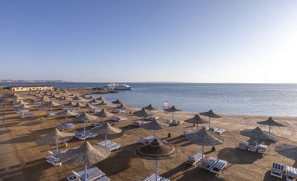 Een foto van het strand bij Royal Lagoons Resort & Aqua Park