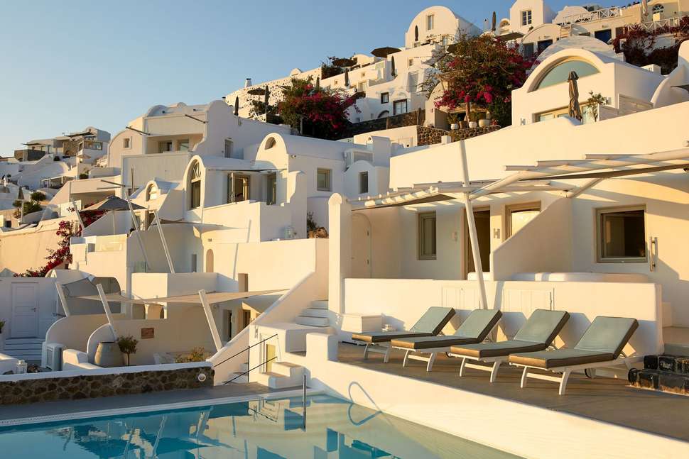 Een foto van het zwembad bij La Perla Villas & Suites