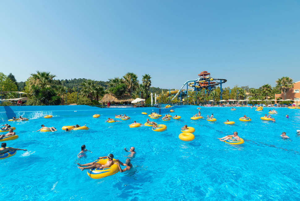 Een foto van het zwembad bij Aqualand Resort