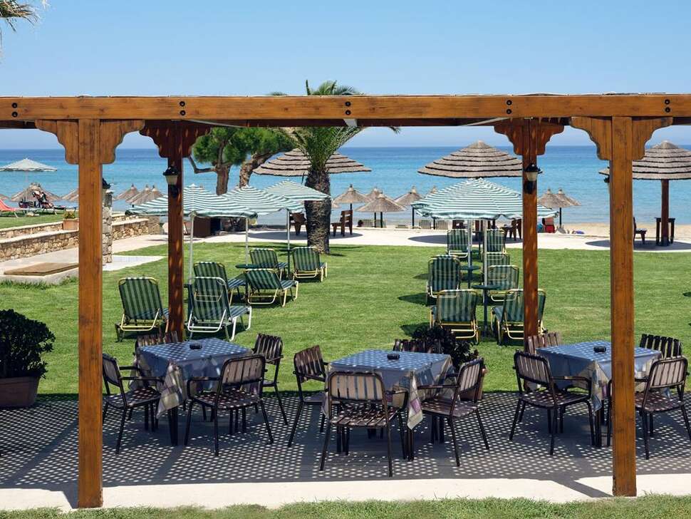 Een foto van Plaka Beach Resort