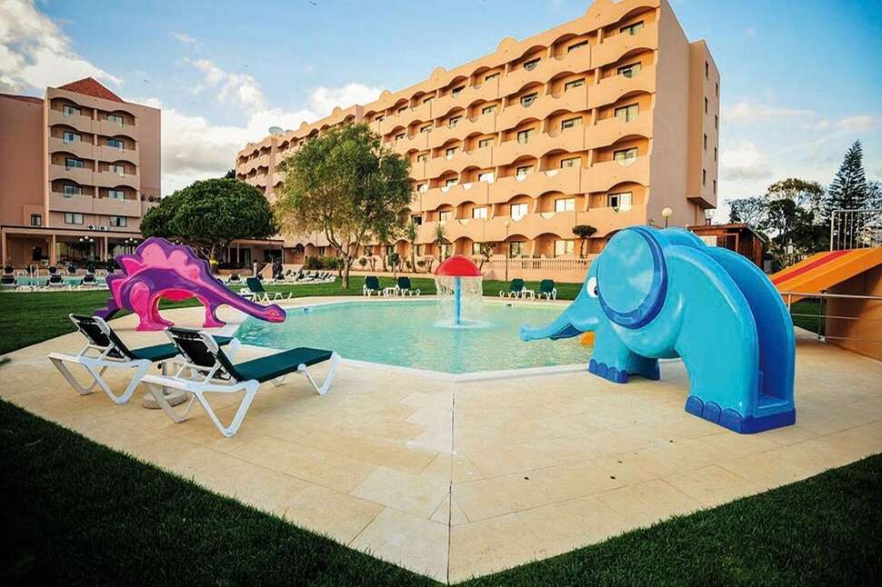 Een foto van het zwembad bij Vila Gale Atlantico