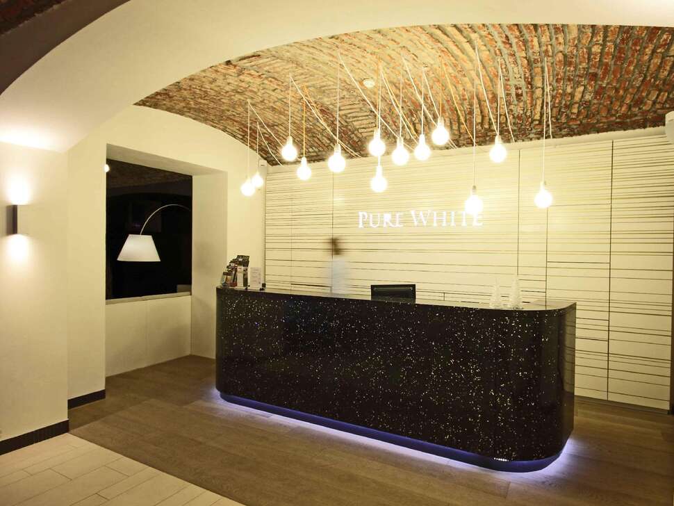 Een foto van het interieur van Hotel Pure White