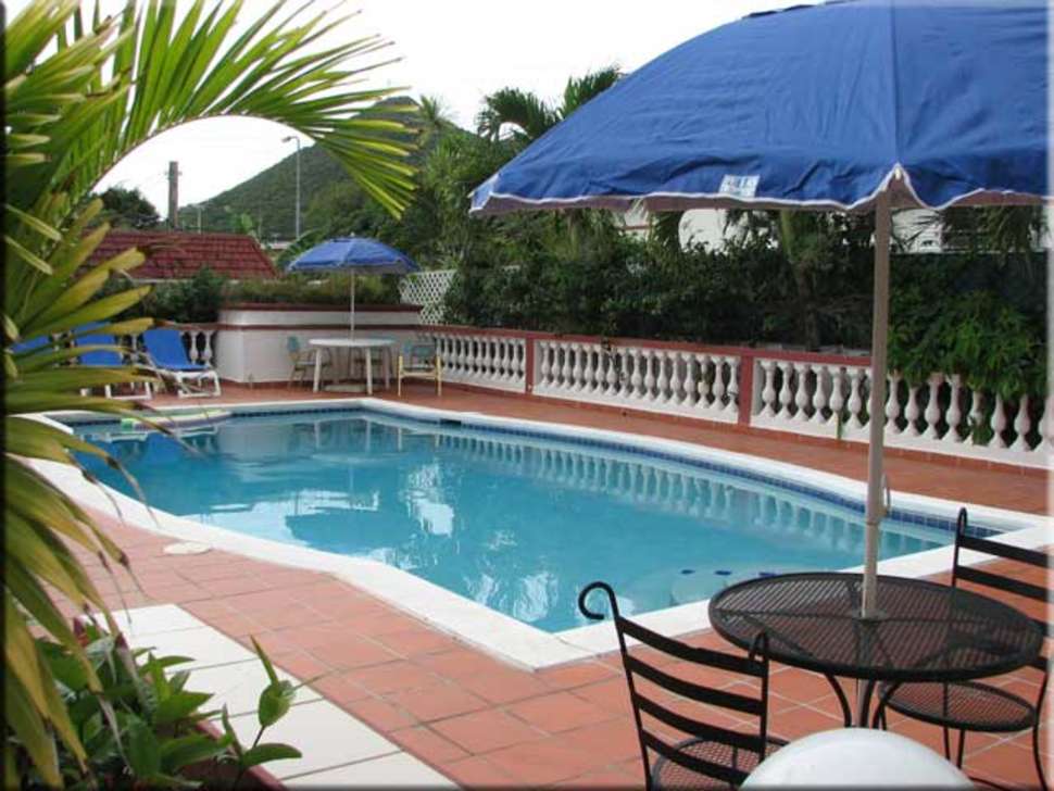 Een foto van het zwembad bij L'Esperance Hotel