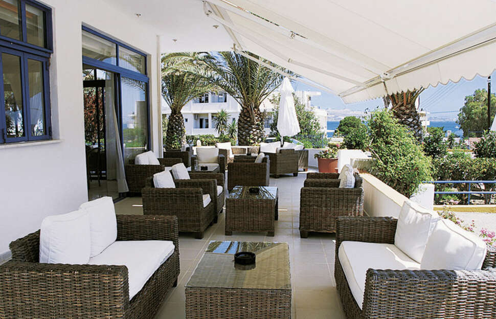 Een foto van het terras bij Hotel Danae