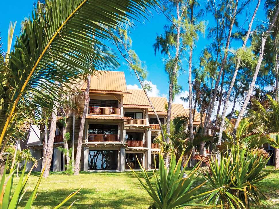 Een foto van de buitenkant van Crystals Beach Resort Belle Mare