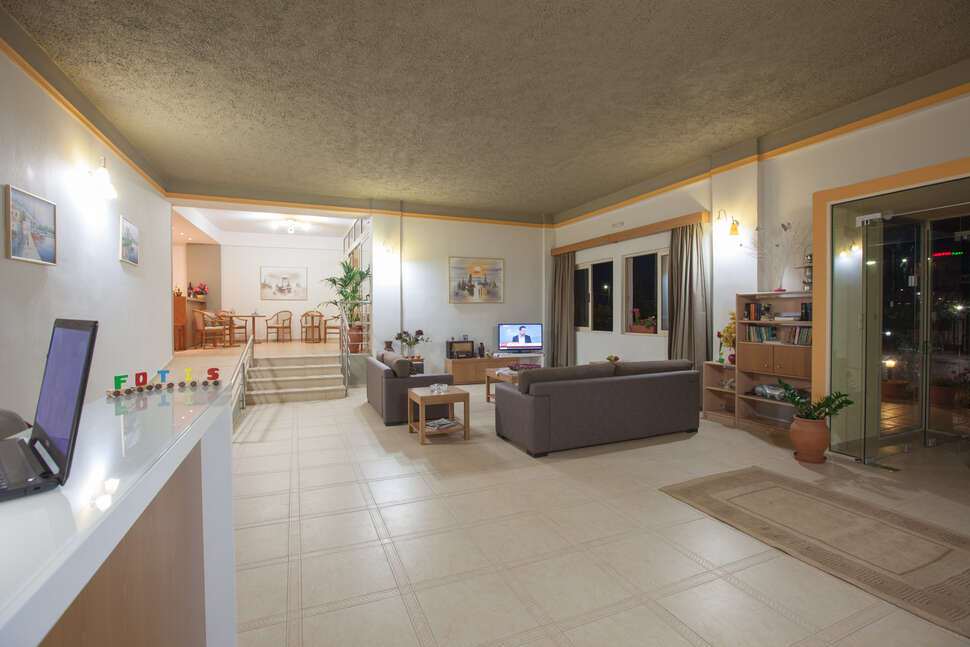 Een foto van het interieur van Fotis Studios & Appartementen