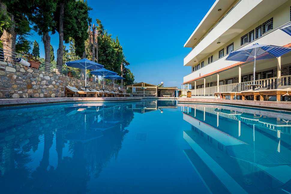Een foto van het zwembad bij Sunny Days Hotel & Appartementen