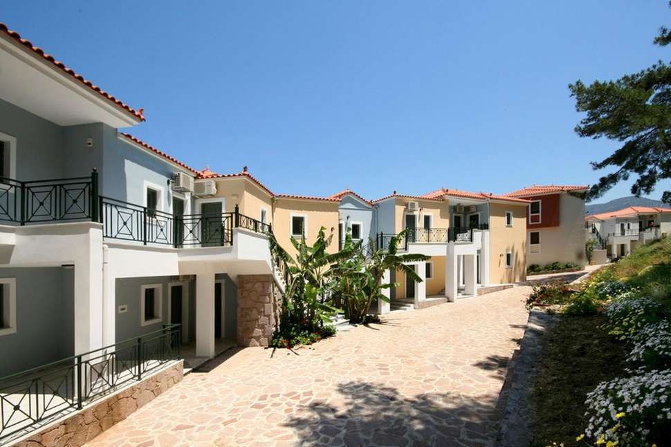 Een foto van de buitenkant van Alma Beach Hotel & Appartementen