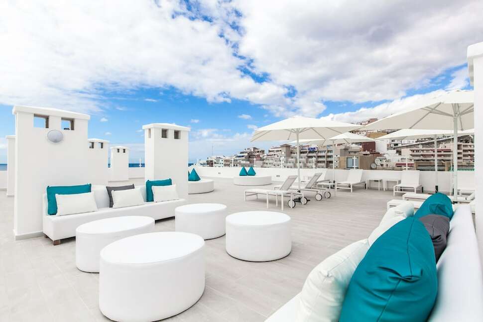 Een foto van het terras bij Blue Sea Hotel Lagos de Cesar