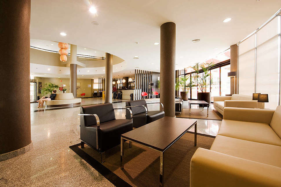 Een foto van het interieur van Fuengirola Beach Aparthotel