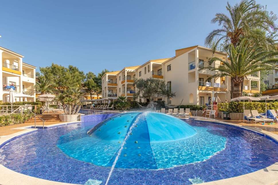 Ein Foto vom Pool im Hotel Zafiro Tropic