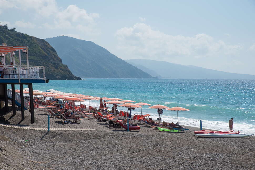 Een foto van het strand bij GH Avalon Sikani Resort
