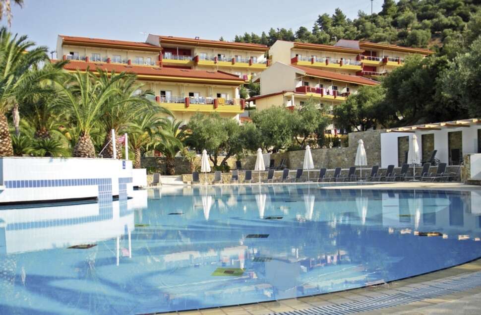 Een foto van het zwembad bij Hotel Lagomandra & Spa