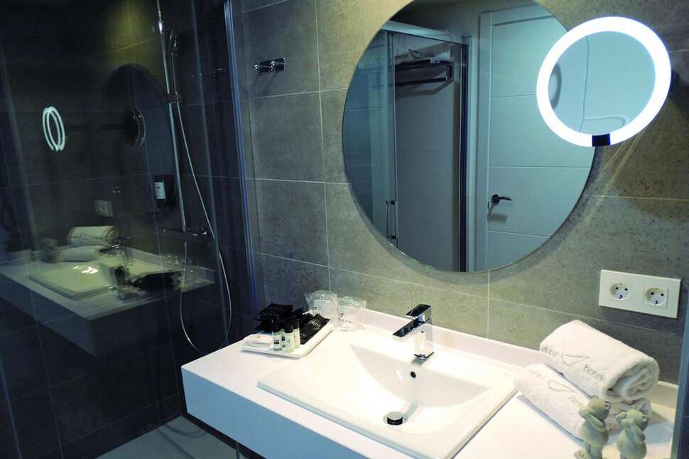 Ein Foto Abba Suites Bilbao City Center