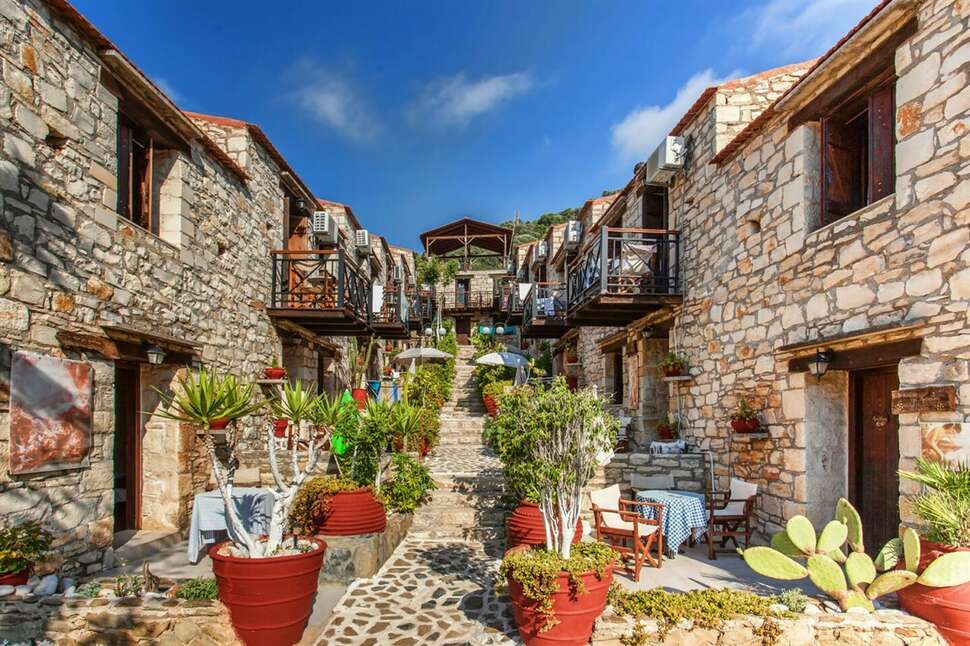 Ein Foto von der Außenansicht des Stone Village Petrino Horio
