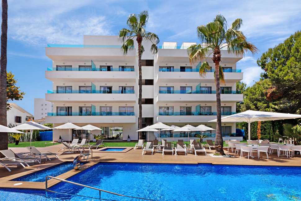 Een foto van het zwembad bij Metropolitan Playa JUKA Aparthotel
