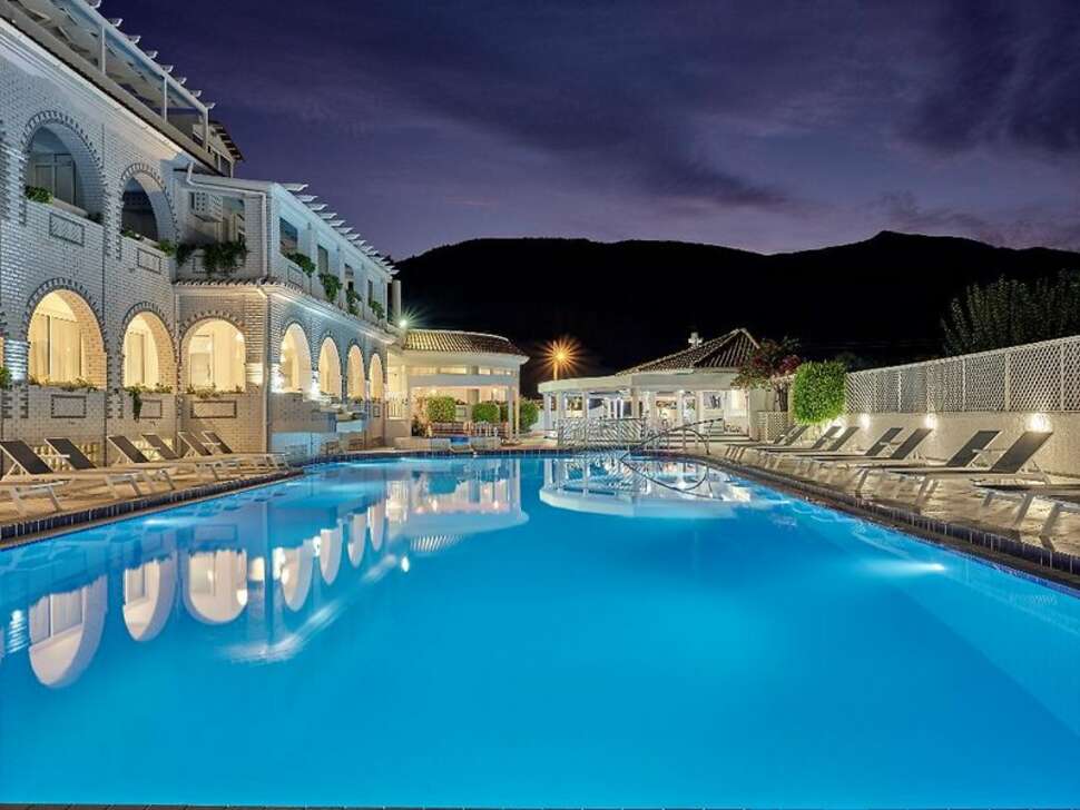Een foto van het zwembad bij Meandros Boutique & Spa